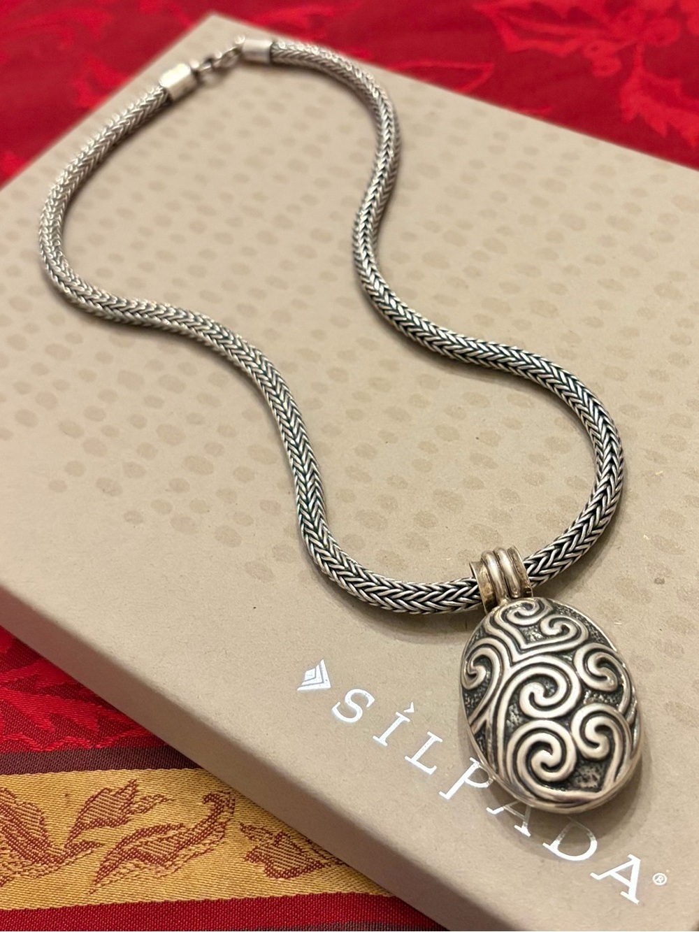 Vintage Silpada Sterling Silver Oval Scroll Locket Pendant Omega Chain Necklace